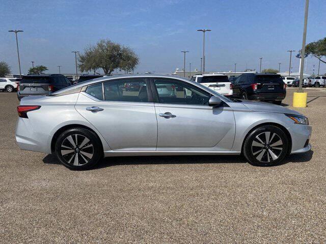 2022 Altima 2.5 SV image 5