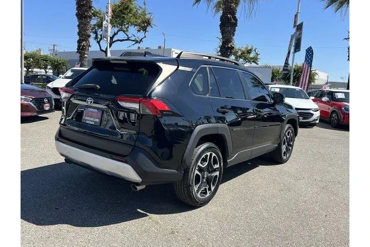 Toyota RAV4 2019 AWD Adventu image 6
