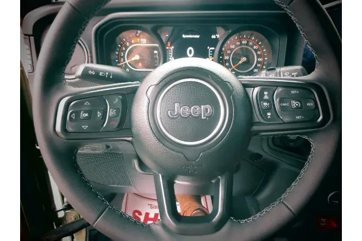 Jeep Wrangler 2025 4x4 Rubic image 10