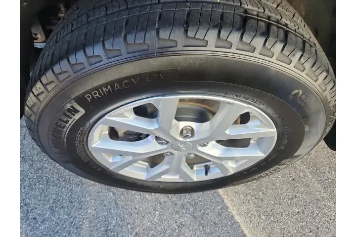 $30795 : Jeep Grand Cherokee L 2023 4 image 5