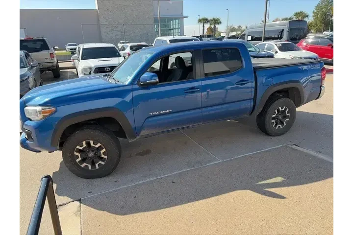 $32673 : Toyota Tacoma 2018 4x4 TRD P image 2