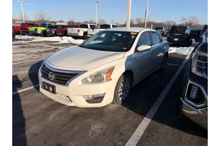 $6900 : Nissan Altima 2013 2.5 4dr S image 1