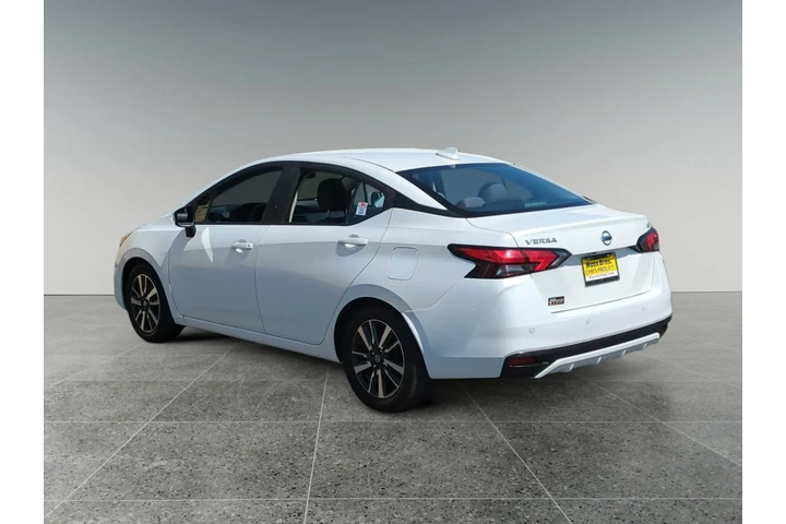 $16900 : Nissan Versa 2021 SV 4dr Sed image 3