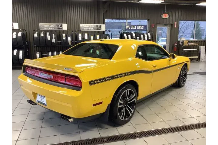 $27988 : Dodge Challenger 2012 SRT8 3 image 5