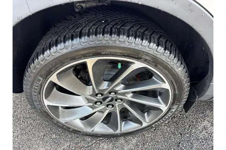 $22985 : Lincoln Nautilus 2019 AWD Re image 10