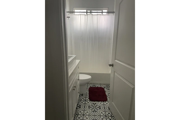 $1100 : Rento Cuarto en Bell Garden image 1