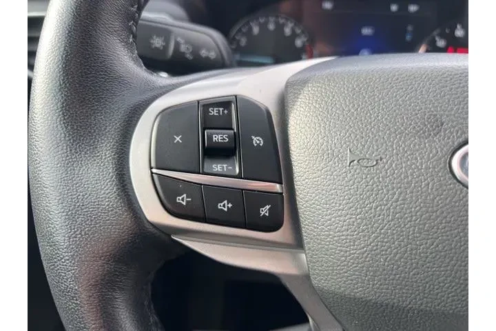 $28074 : Ford Explorer 2023 AWD XLT 4 image 9