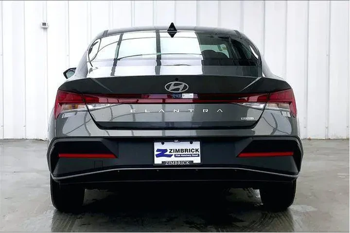 $26339 : Hyundai ELANTRA Hybrid 2025 image 4