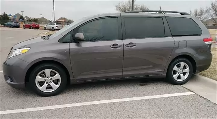 $9500 : 2014 Toyota SIENNA LE image 2