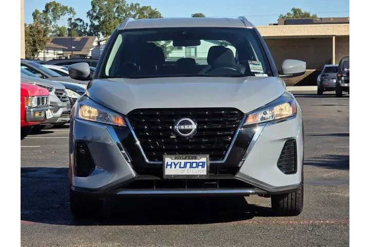 $17700 : Nissan Kicks 2023 SV 4dr Cro image 3