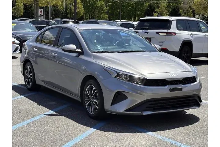 $15999 : Kia Forte 2024 LXS 4dr Sedan image 5