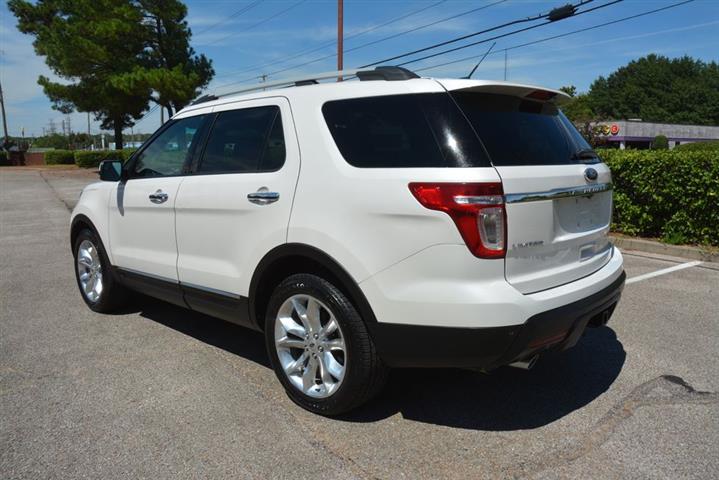 2015 Explorer Limited image 9