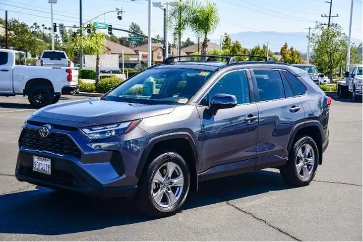 $26695 : Toyota RAV4 2022 XLE 4dr SUV image 3