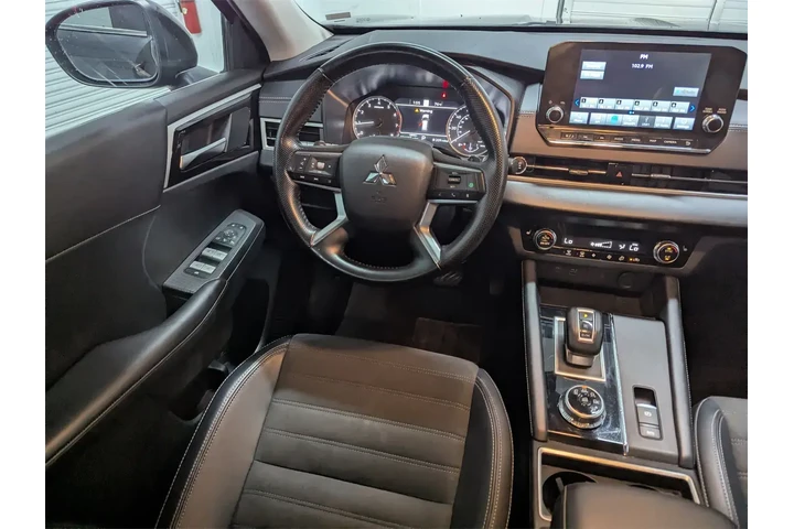 $25997 : Mitsubishi Outlander 2024 SE image 7