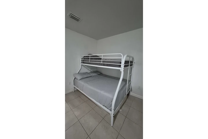 $150 : Habitación compartida image 1