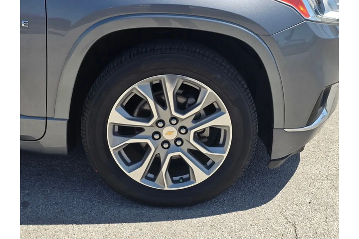 $27998 : 2019 Traverse Premier image 10