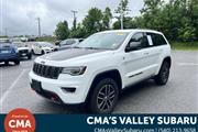 $24721 : PRE-OWNED 2017 JEEP GRAND CHE thumbnail