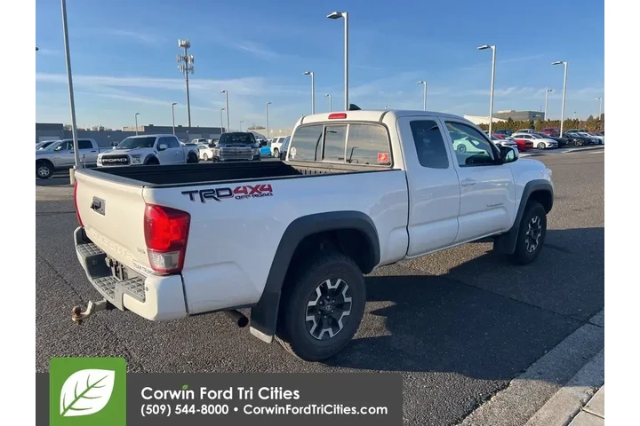 $26989 : Toyota Tacoma 2016 4x4 SR5 V image 5