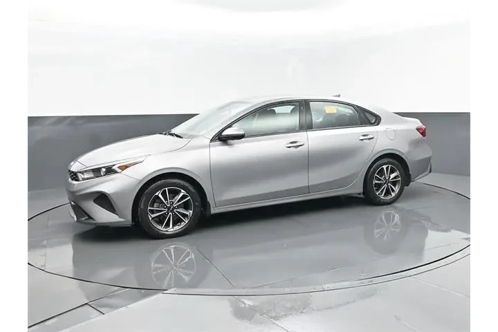 $17585 : Kia Forte 2024 LXS 4dr Sedan image 5