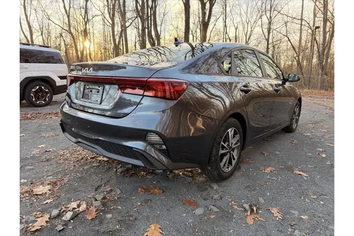 $16999 : Kia Forte 2023 LXS 4dr Sedan image 3