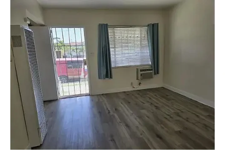 $1060 : CASA 🏠en , Montebello, CA🏠 image 3