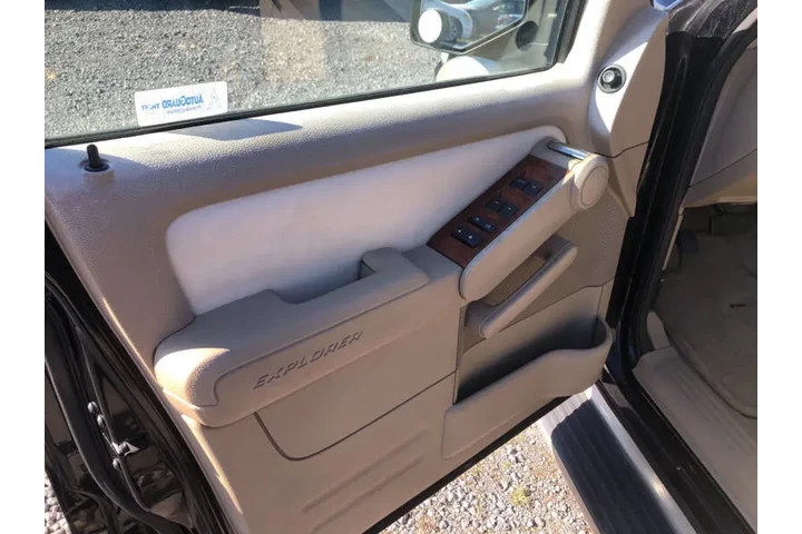 $4595 : 2007 Explorer Eddie Bauer image 10
