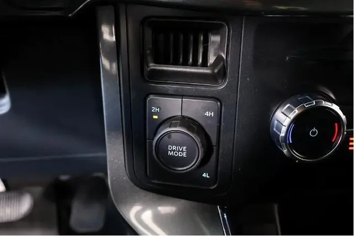 $38047 : Ford F-150 2023 4x4 XLT 4dr image 9