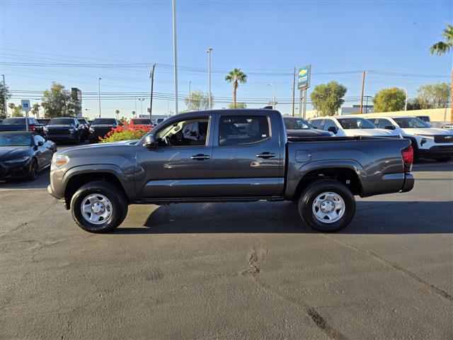 $37079 : Pre-Owned 2022 Tacoma 4WD SR image 3