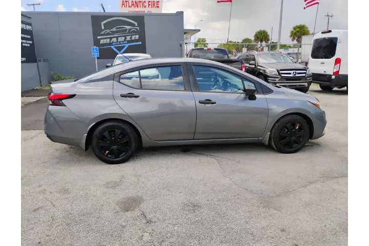 $7900 : 2020 Versa S image 6
