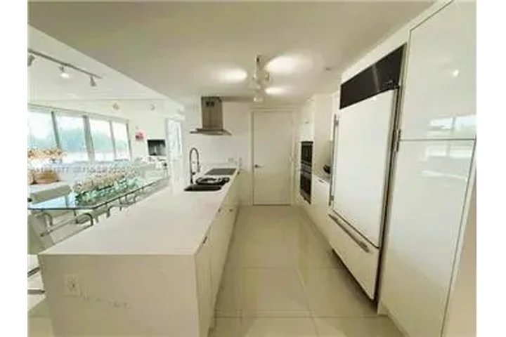 $5500 : Rental property with 2 bedro image 1