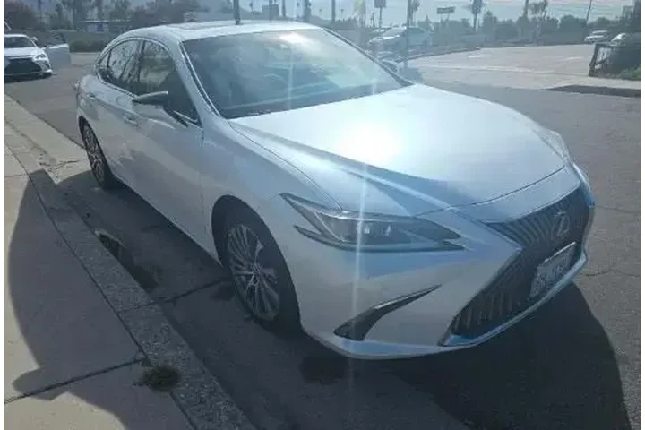$31950 : Lexus ES 350 2019 F SPORT 4d image 4