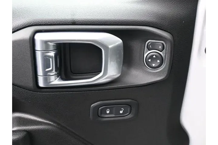 $30200 : Jeep Wrangler Unlimited 2022 image 6