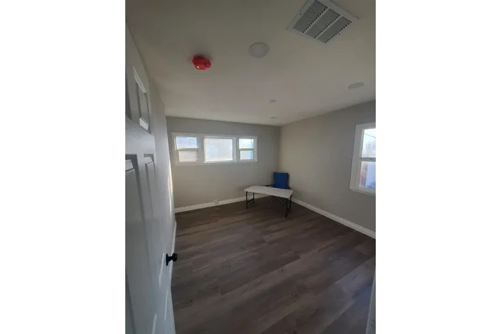 $1400 : Rialto- Move In Ready image 10