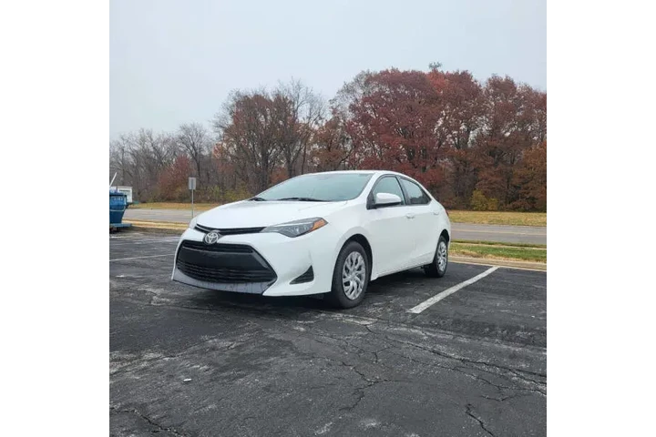 $8999 : 2019 Corolla LE image 4