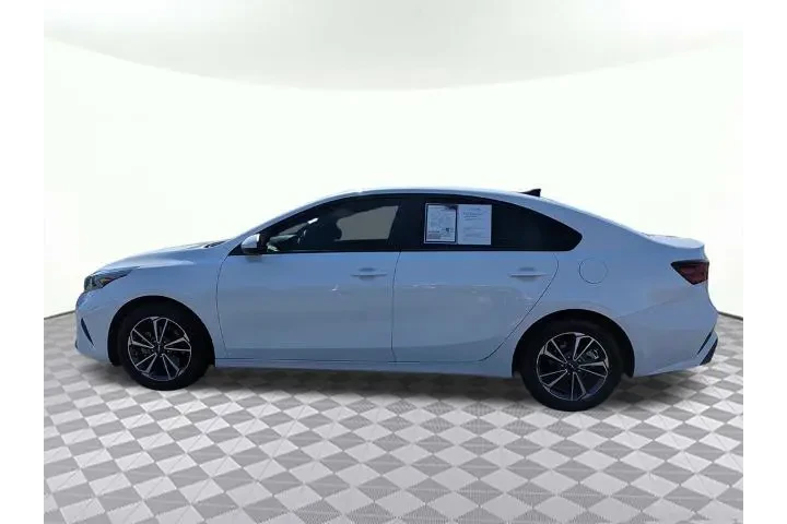 $17371 : Kia Forte 2023 LXS 4dr Sedan image 6