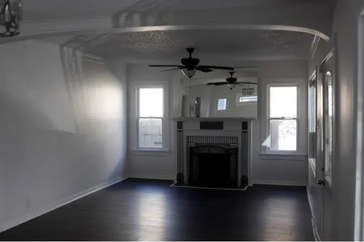 $2700 : 8th Ave image 2