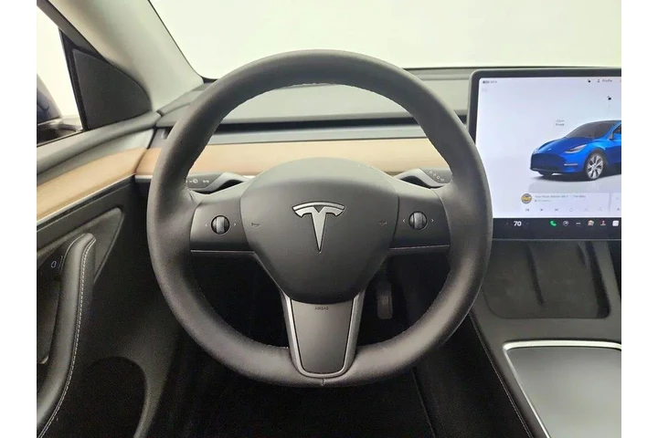 $33998 : Tesla Model Y 2023 AWD Long image 10