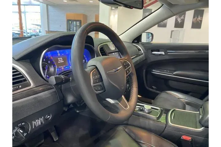 $23129 : Chrysler 300 2022 Touring L image 9