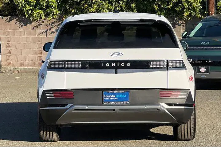$23390 : Hyundai IONIQ 5 2024 SE 4dr image 7