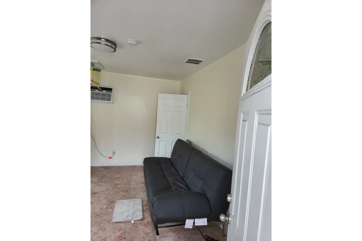 $1000 : NORWALK-Room for Rent image 4
