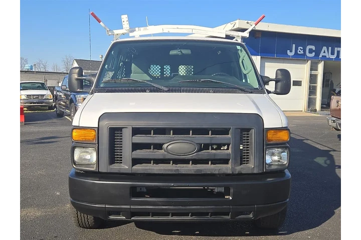 2014 Econoline E-150 image 2