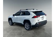 $35484 : Toyota RAV4 2024 AWD XLE Pre thumbnail