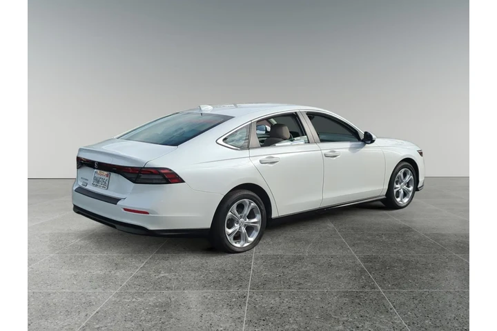 $28404 : Honda Accord 2024 LX 4dr Sed image 5