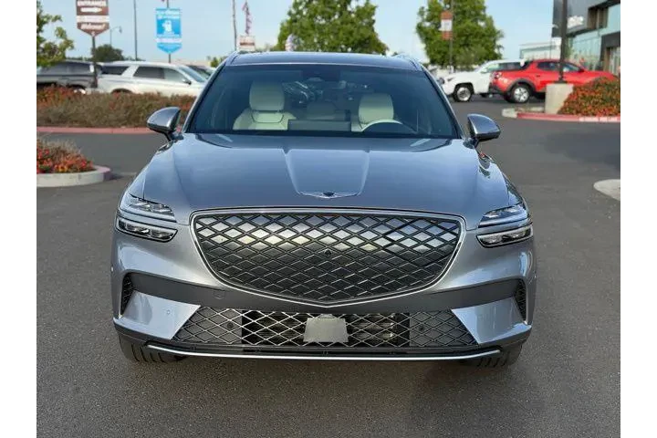 $37999 : Genesis Electrified GV70 202 image 2