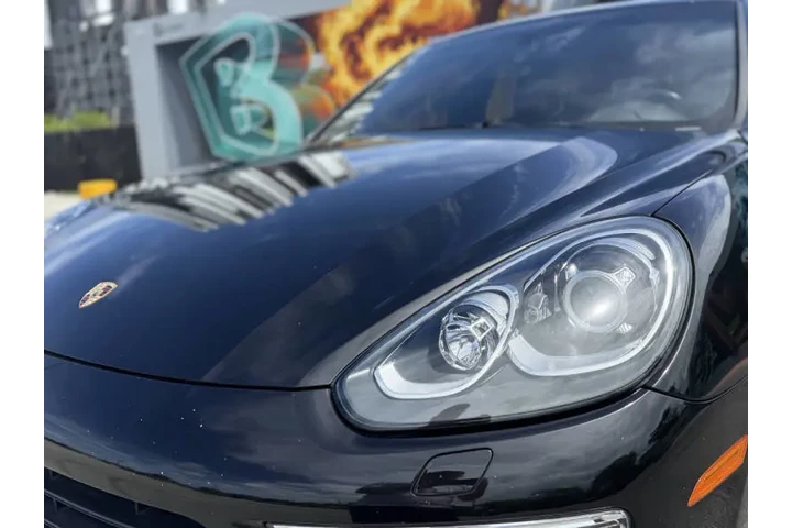 $18997 : 2018 Cayenne Platinum Edition image 6