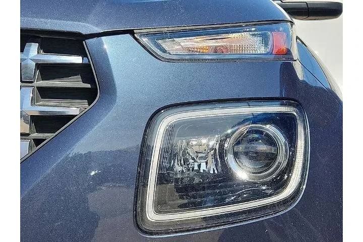 $19487 : Hyundai VENUE 2023 SEL 4dr C image 8