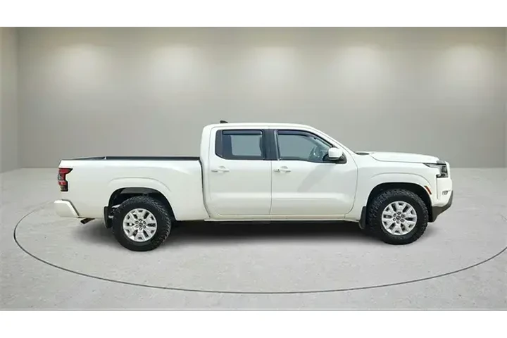 $29372 : Nissan Frontier 2024 4x4 SV image 2