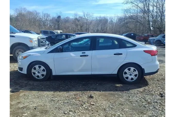 $6968 : Ford Focus 2016 S 4dr Sedan image 5