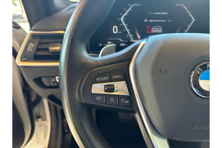 2024 BMW 330i 330i image 9