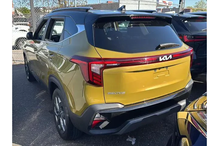 $21490 : Kia Seltos 2024 AWD S 4dr SU image 2